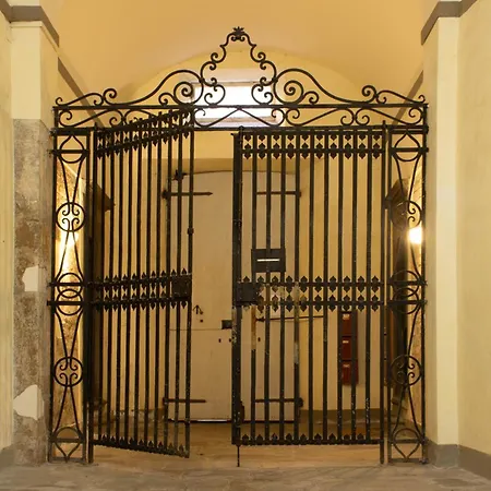 Apartment Nel Cuore Di Pisamonolocale In Palazzo Storico. Pisa
