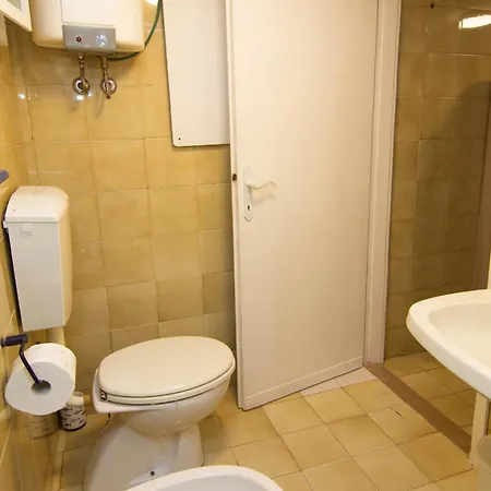 Nel Cuore Di Pisamonolocale In Palazzo Storico. Appartamento *